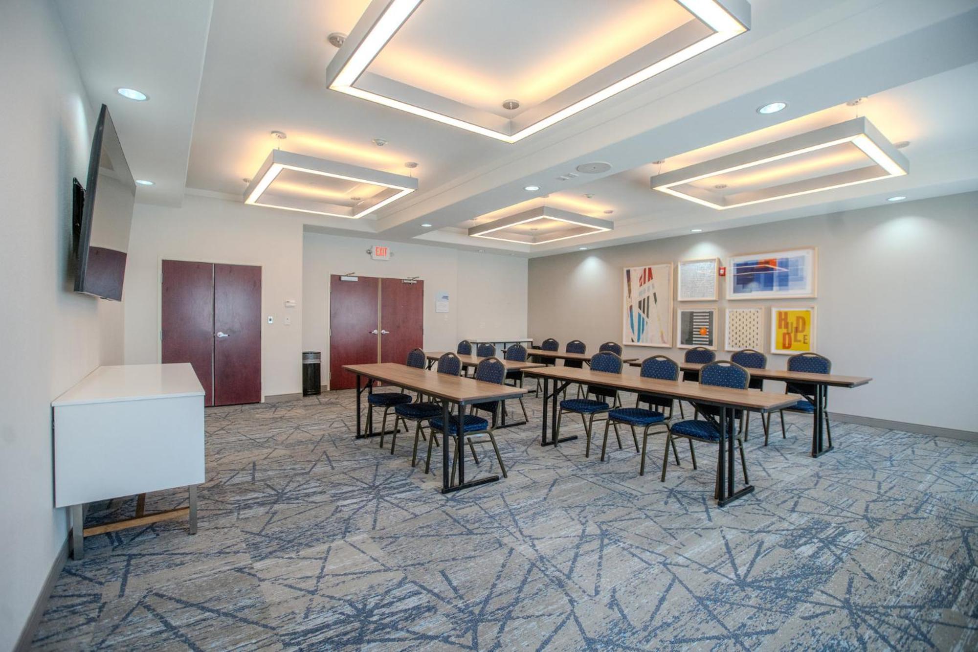 Holiday Inn Express & Suites Cleveland By Ihg Exterior foto