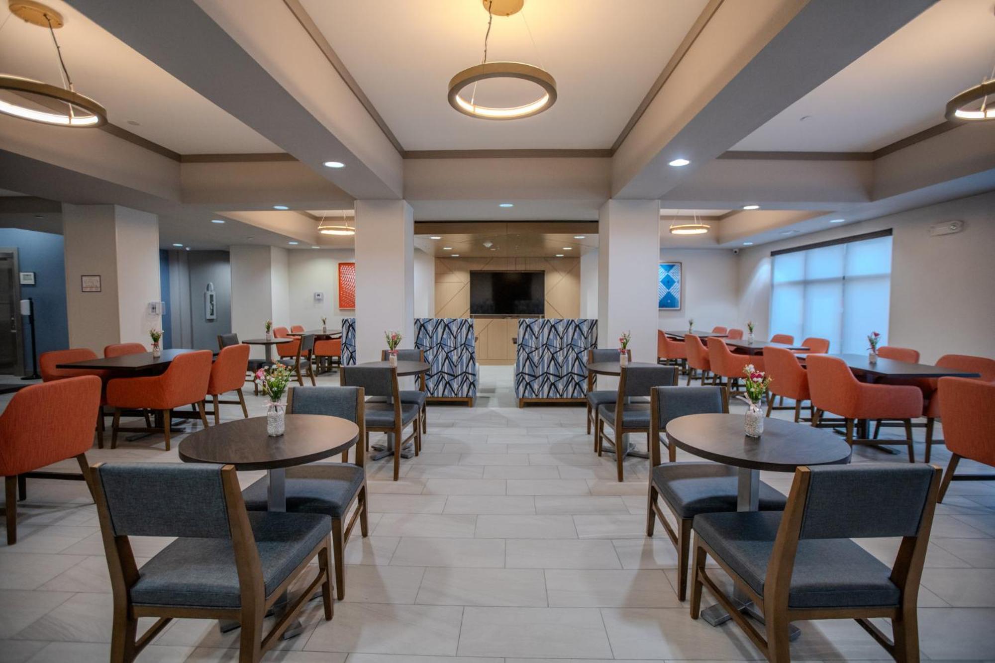 Holiday Inn Express & Suites Cleveland By Ihg Exterior foto