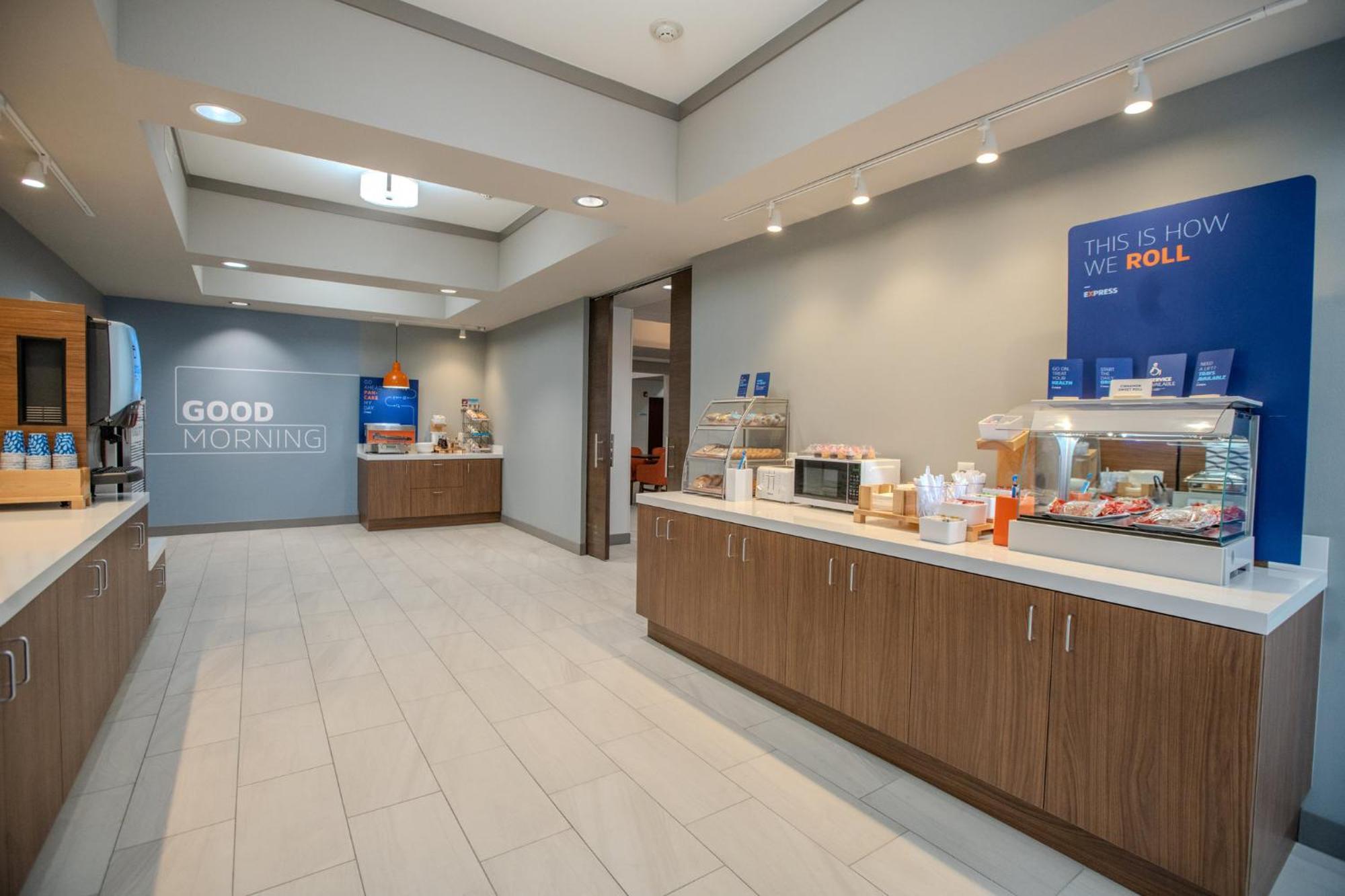 Holiday Inn Express & Suites Cleveland By Ihg Exterior foto