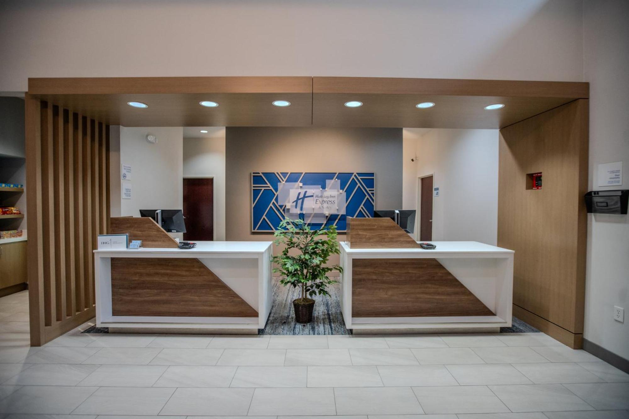 Holiday Inn Express & Suites Cleveland By Ihg Exterior foto